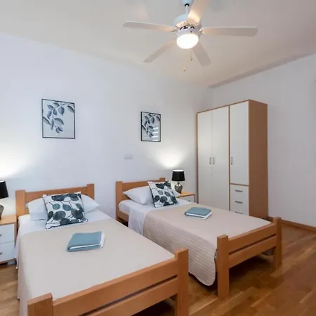 Ferienhaus Fuer 10 Personen In Blato, Dalmatien Sueddalmatien * Blato (Korcula)