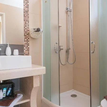 Vikendica Ferienhaus Fuer 10 Personen In Blato, Dalmatien Sueddalmatien
